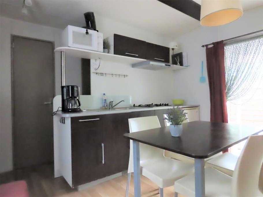 Mobile home 6-pers Camping Leï Suves-Côtes d'Azur-including airco Roquebrune-sur Argens Extérieur photo