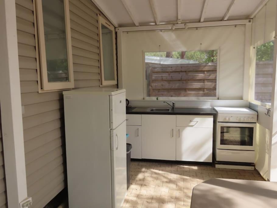 Mobile home 6-pers Camping Leï Suves-Côtes d'Azur-including airco Roquebrune-sur Argens Extérieur photo