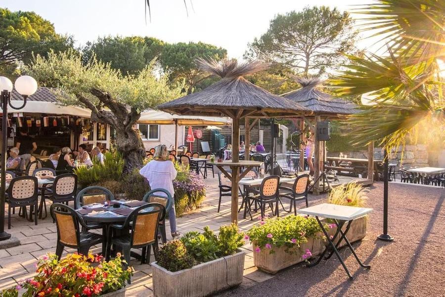 Mobile home 6-pers Camping Leï Suves-Côtes d'Azur-including airco Roquebrune-sur Argens Extérieur photo